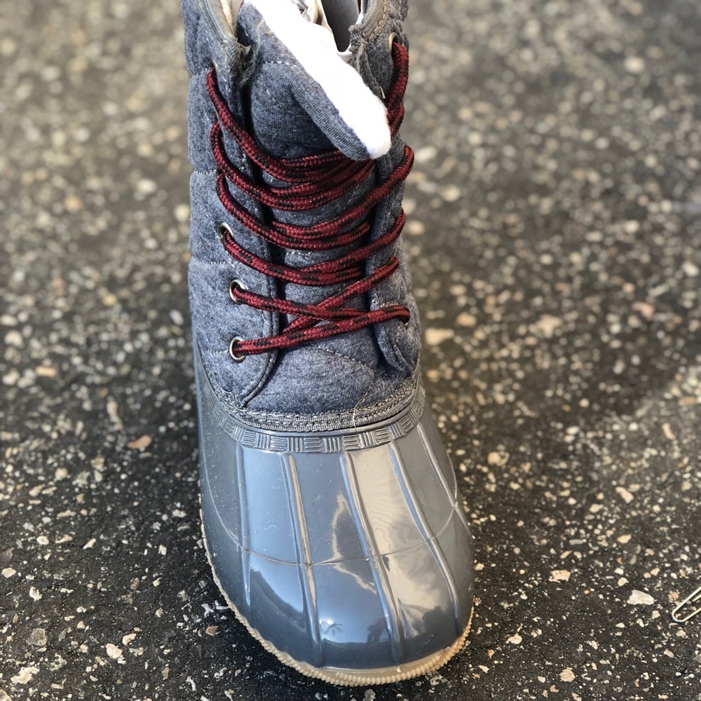 QUILTTED LADIES DUCK BOOT IN GRAY - Picture 2 of 6